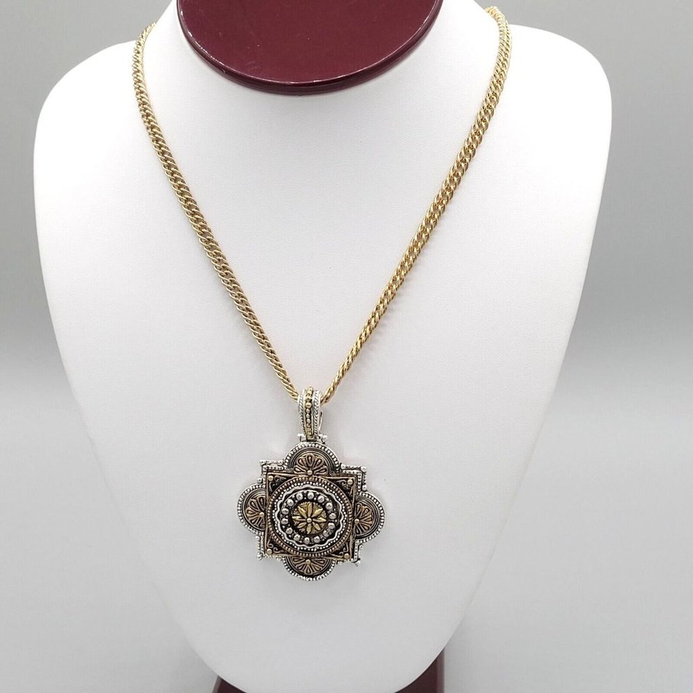 Womens Gold Tone Chain Fashion Necklace Flower Amulet Pendant 24 in